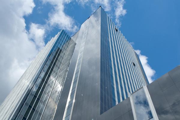 Solarkraftwerk von Hidria am höchsten Gebäude in Slowenien