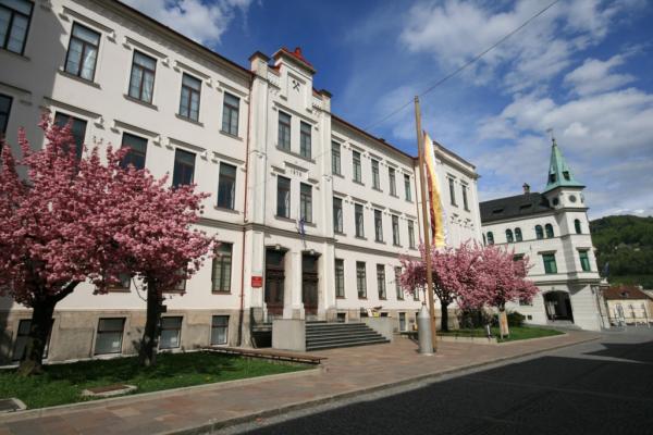 Hidria sofinancirala nakup nove računalniške opreme za idrijsko gimnazijo